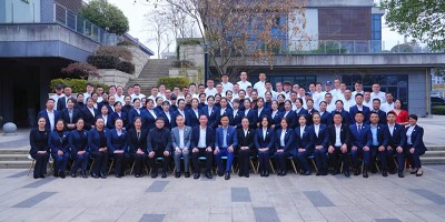 初心不改，穩(wěn)步向前